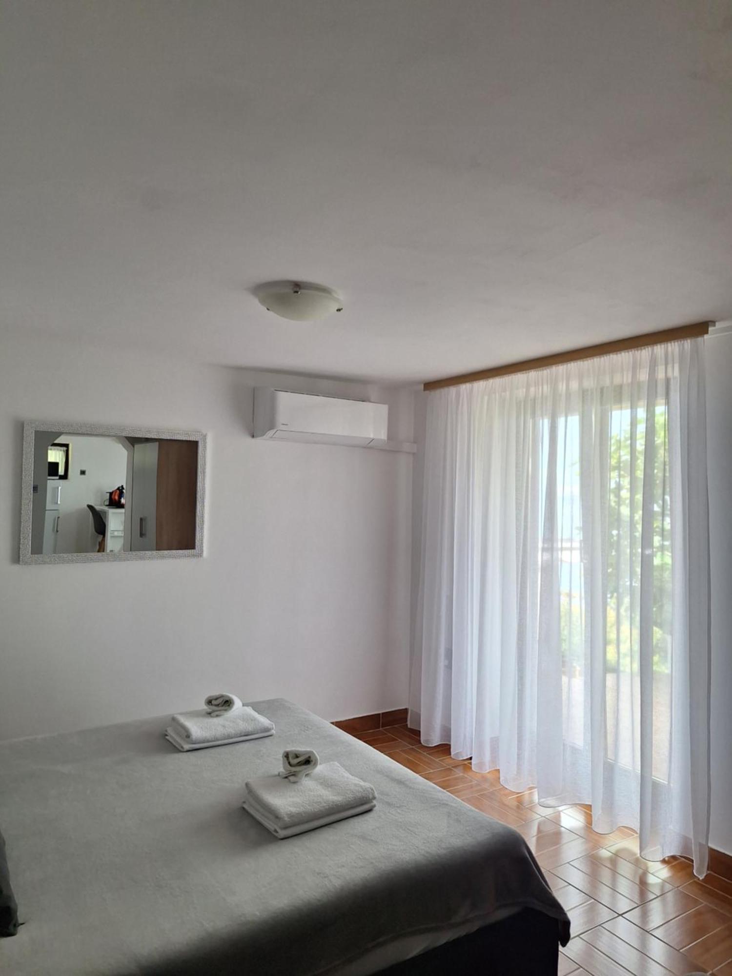Feral Apartment Sveti Juraj Bagian luar foto